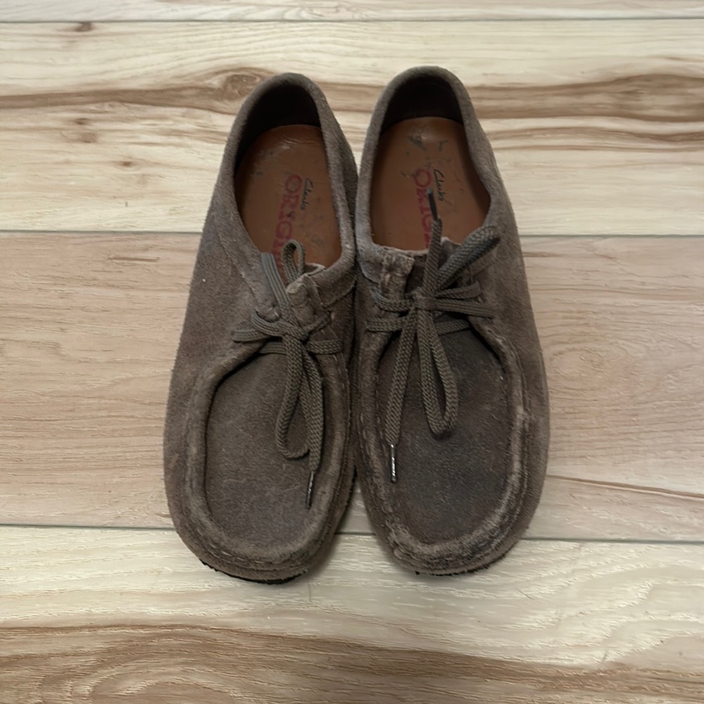 Ash Brown Wallabee Clarks. Women’s size 7M.